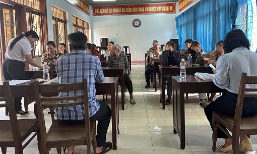 Mở tài khoản ngân hàng cho các đối tượng hưởng chính sách an sinh xã hội trên địa bàn huyện